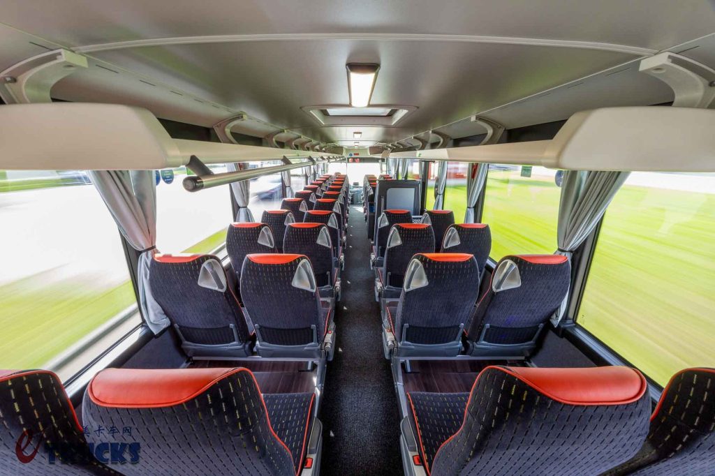 2025Busworld客车展｜旗舰电动重卡同源技术！奔驰eIntouro纯电动城际客车来袭，实力几何？