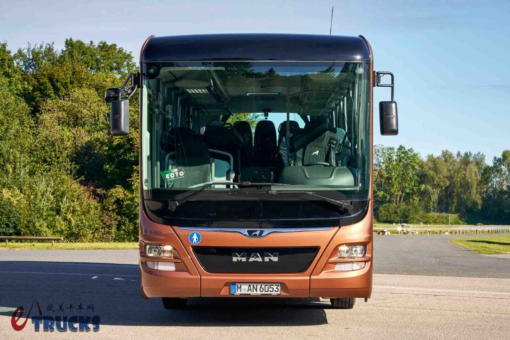 2025Busworld客车展｜EfficientHybrid高效混动加持，曼恩Lion's Intercity城际客车上新