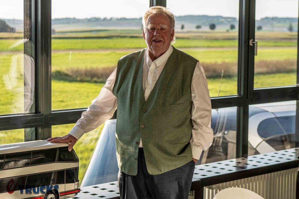 2025Busworld客车展｜尼奥普兰巅峰之作，全球限量30台！Auwärter版Skyliner双层豪华巴士来袭，都有哪些不一样？