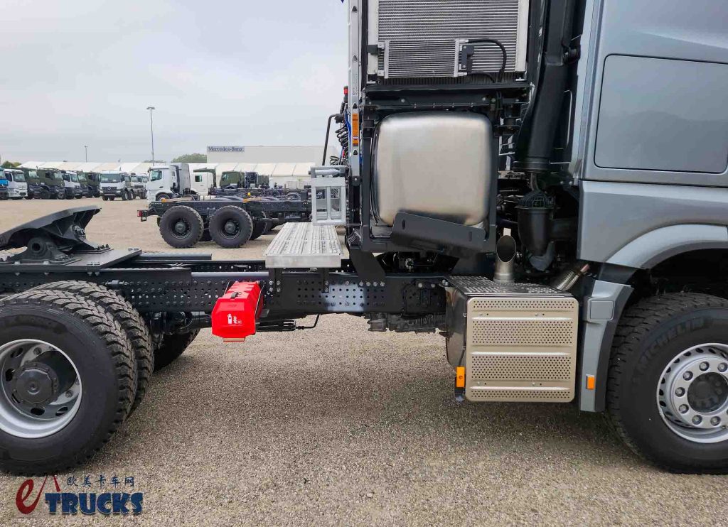 中国客户Arocs 8x8大件车抢眼！奔驰CTT定制改装部门成立25周年，带您走进特种卡车的世界！