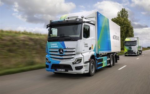 奔驰推出新一代eActros 400纯电动卡车