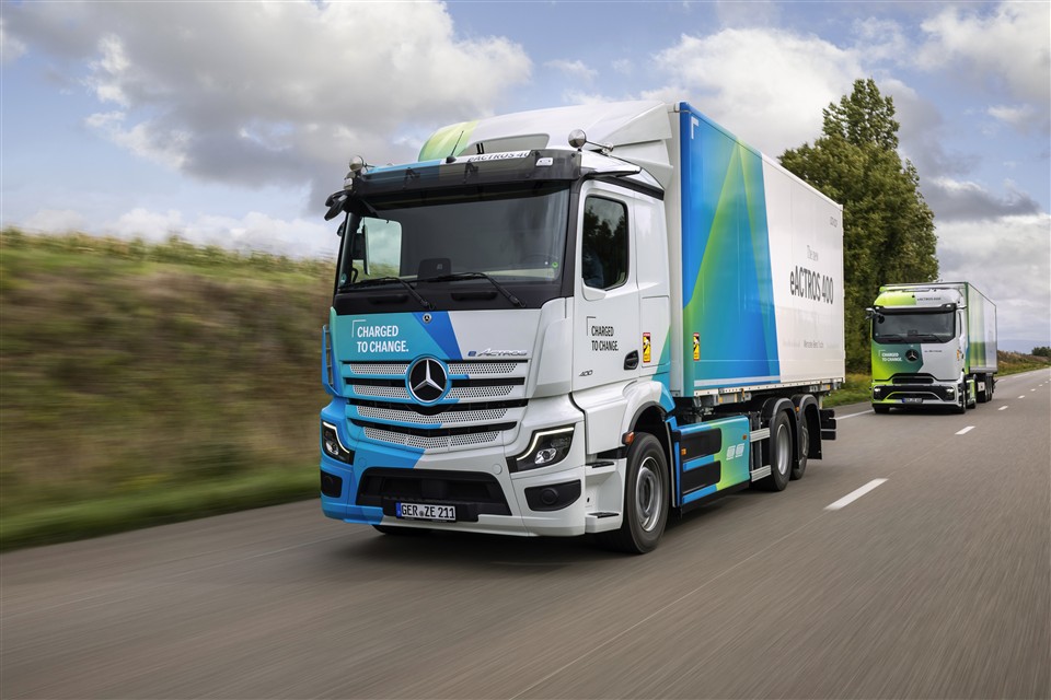 奔驰推出新一代eActros 400纯电动卡车