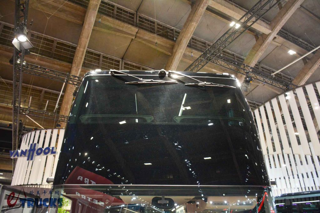 2025Busworld客车展｜范胡尔巴士听说过没？小众品牌的顶级旗舰，Van Hool Astromega双层巴士实拍
