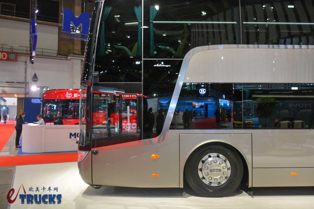 2025Busworld客车展｜范胡尔巴士听说过没？小众品牌的顶级旗舰，Van Hool Astromega双层巴士实拍