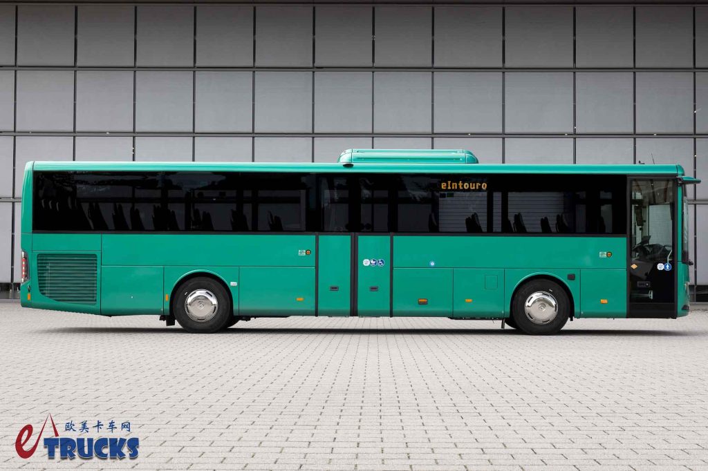 2025Busworld客车展｜旗舰电动重卡同源技术！奔驰eIntouro纯电动城际客车来袭，实力几何？