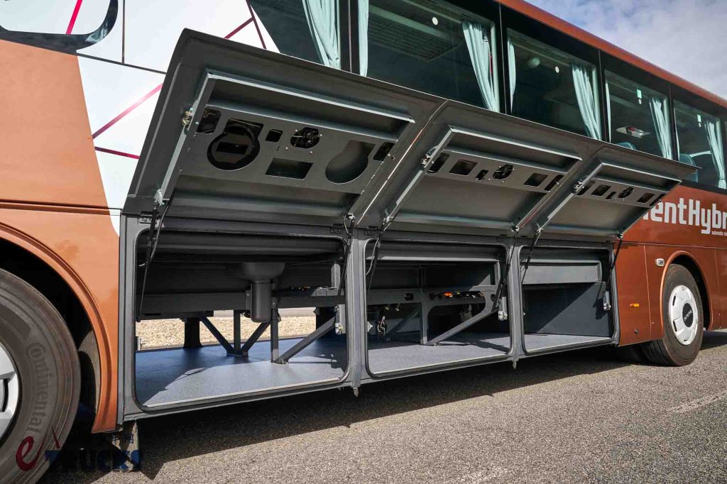 2025Busworld客车展｜EfficientHybrid高效混动加持，曼恩Lion's Intercity城际客车上新