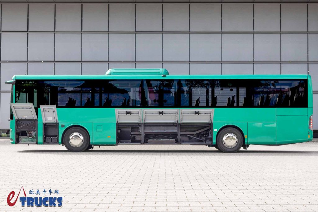 2025Busworld客车展｜旗舰电动重卡同源技术！奔驰eIntouro纯电动城际客车来袭，实力几何？