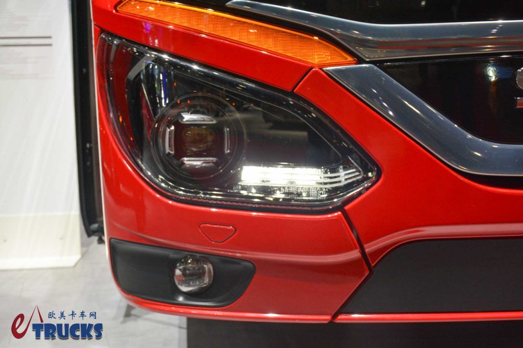 2025Busworld客车展｜双层豪华大巴巅峰水准！厨房卫生间全都有？展会实拍赛特拉S 531 DT双层巴士