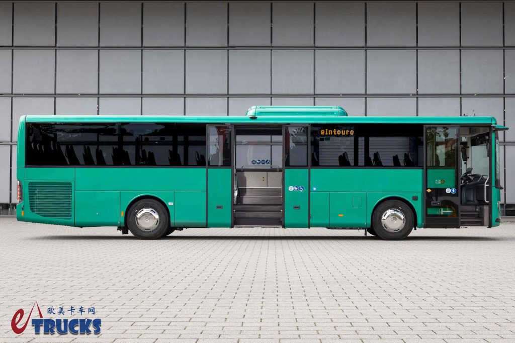 2025Busworld客车展｜旗舰电动重卡同源技术！奔驰eIntouro纯电动城际客车来袭，实力几何？