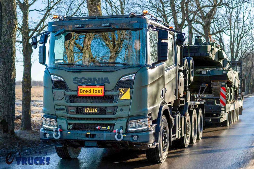 双排座驾驶室+V8发动机，专为牵引坦克而生！这台斯堪尼亚R 620牵引车太强悍了！