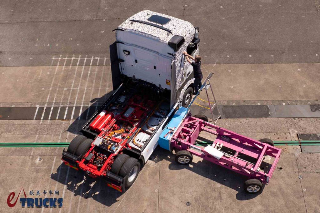 模拟车直撞电池！奔驰eActros 600电动重卡接受碰撞测试，结果如何意义何在？