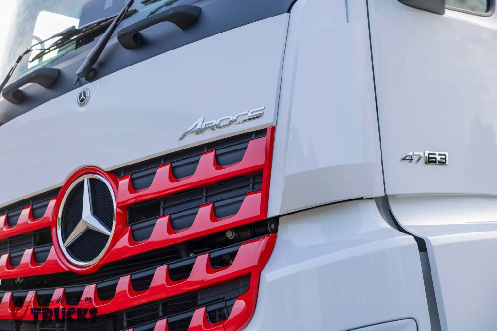 能牵引500吨！定制驾驶室+大件包规格，这台奔驰Arocs大件车不一般