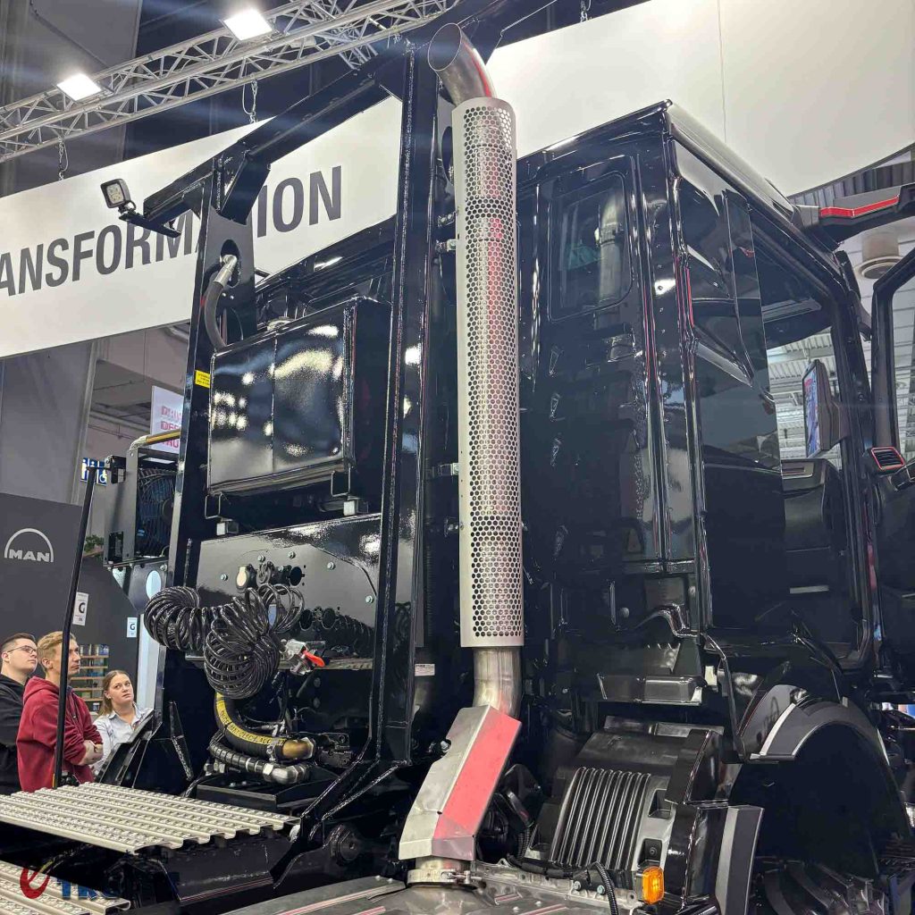 宽胎+四驱，牵引车爆改农用拖拉机？带您看曼恩、太脱拉的农业解决方案！