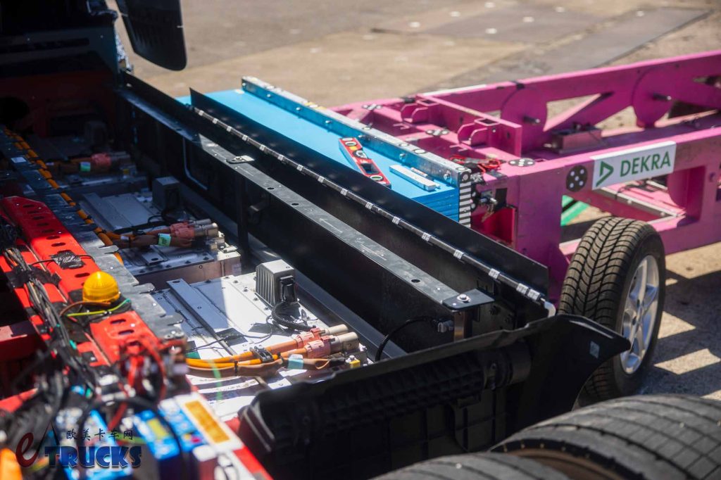 模拟车直撞电池！奔驰eActros 600电动重卡接受碰撞测试，结果如何意义何在？