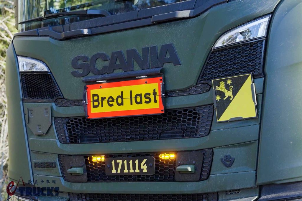 双排座驾驶室+V8发动机，专为牵引坦克而生！这台斯堪尼亚R 620牵引车太强悍了！