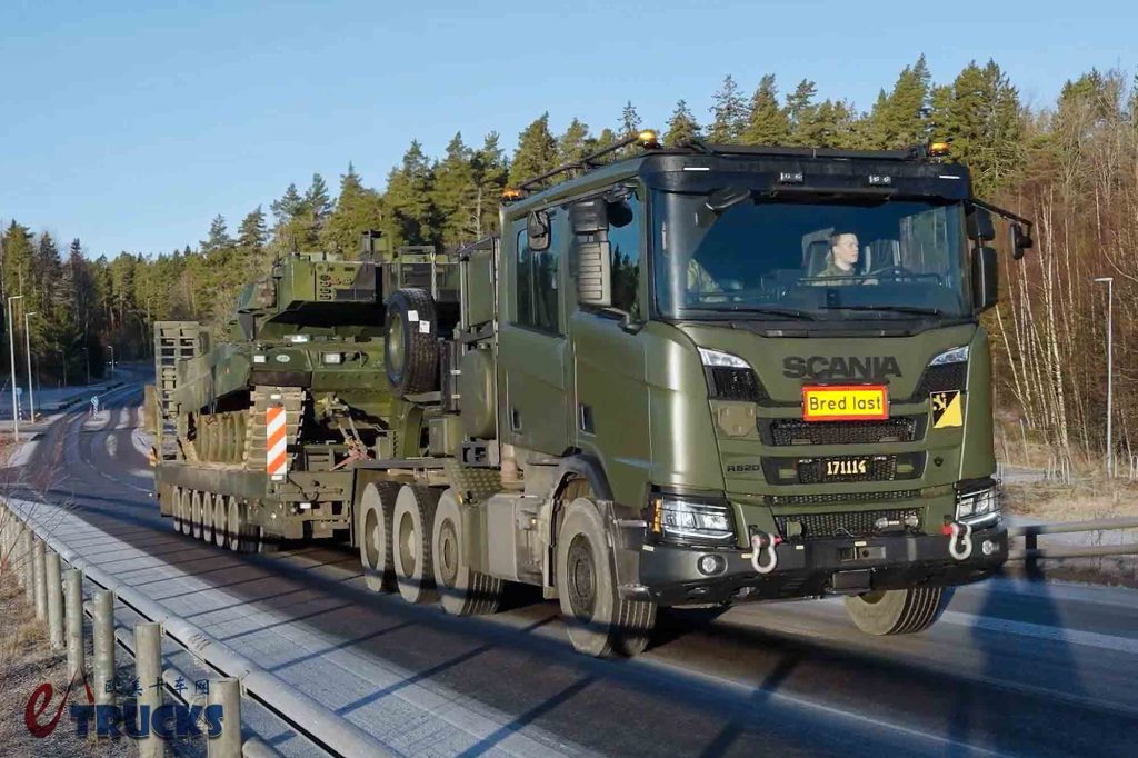 双排座驾驶室+V8发动机，专为牵引坦克而生！这台斯堪尼亚R 620牵引车太强悍了！