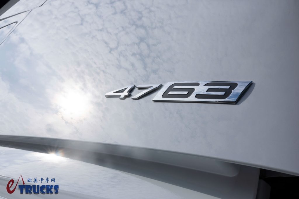 能牵引500吨！定制驾驶室+大件包规格，这台奔驰Arocs大件车不一般