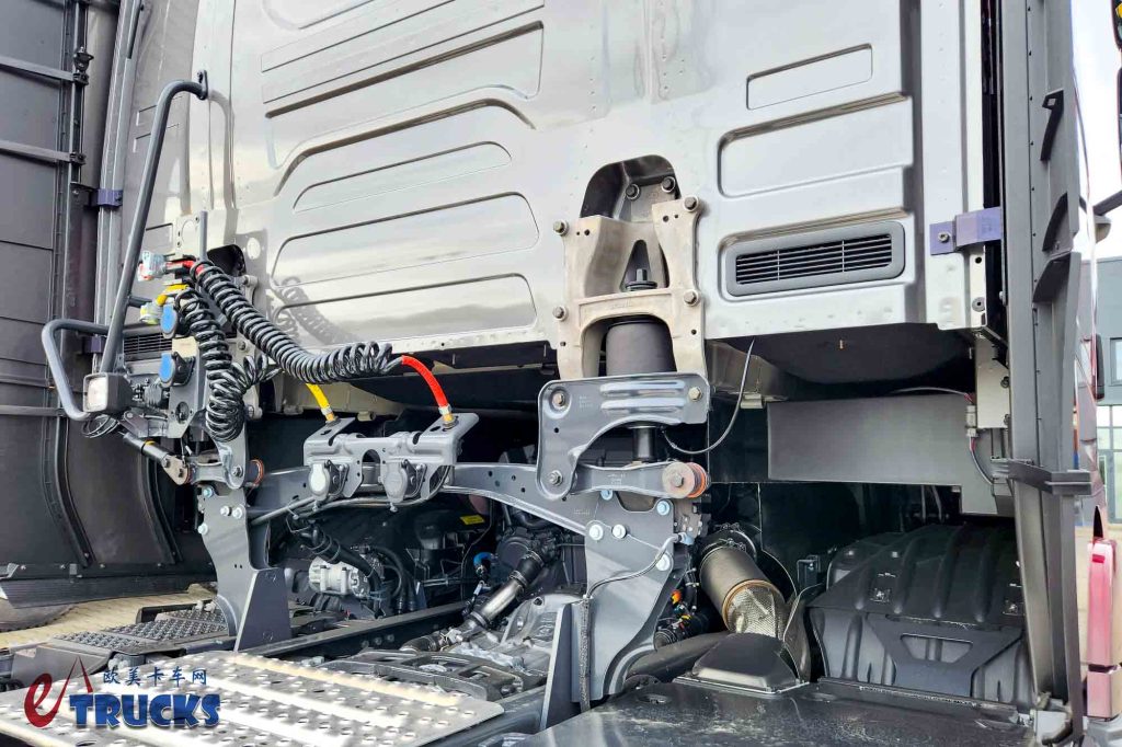 斯堪尼亚也玩生活舱？加大驾驶室+微波炉，还有咖啡机！这台500 S牵引车不一般