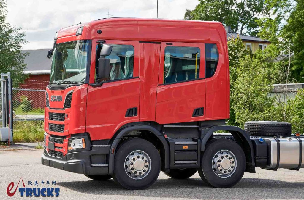 双排座驾驶室+V8发动机，专为牵引坦克而生！这台斯堪尼亚R 620牵引车太强悍了！