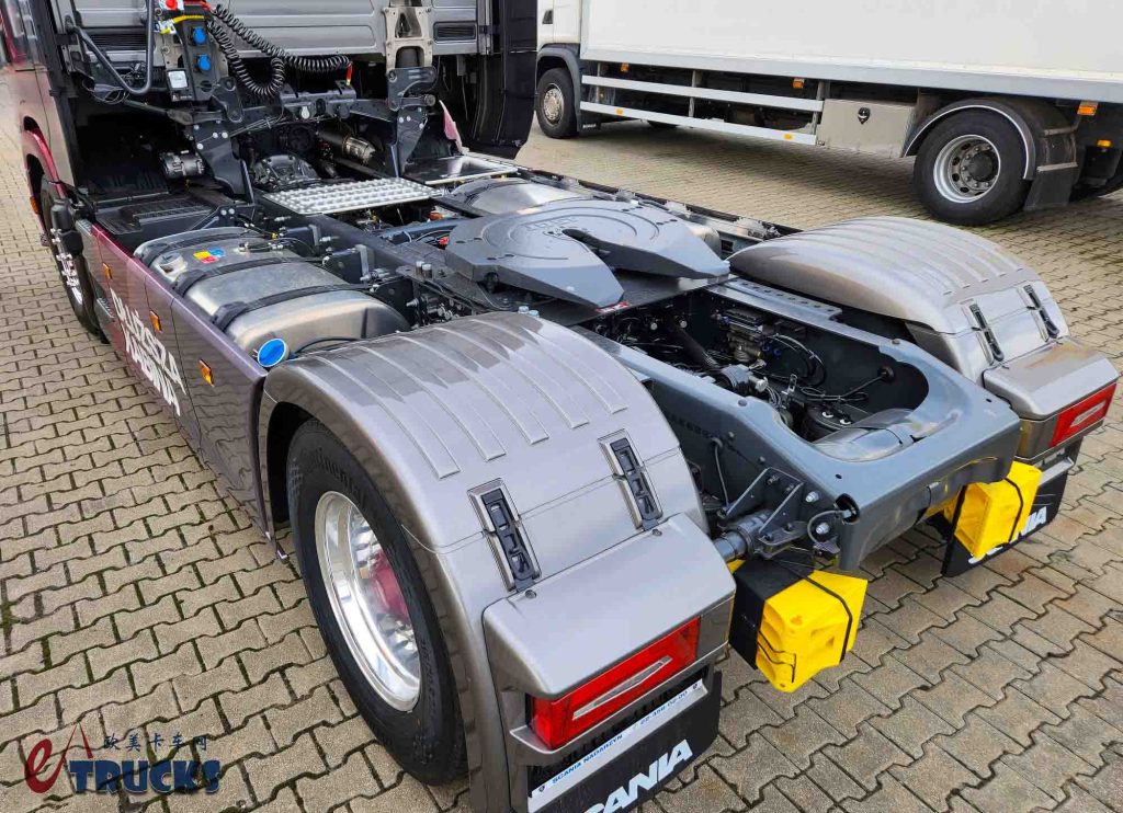 斯堪尼亚也玩生活舱？加大驾驶室+微波炉，还有咖啡机！这台500 S牵引车不一般