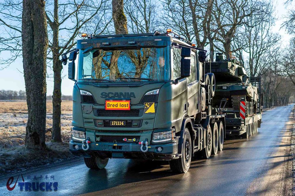 双排座驾驶室+V8发动机，专为牵引坦克而生！这台斯堪尼亚R 620牵引车太强悍了！
