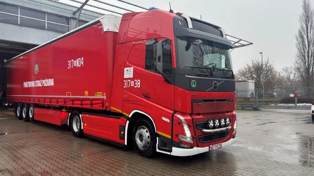 波兰消防部门投用沃尔沃FH消防牵引车