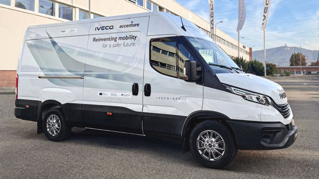 车辆之间相互警告行人和骑行者——依维柯的V2X系统