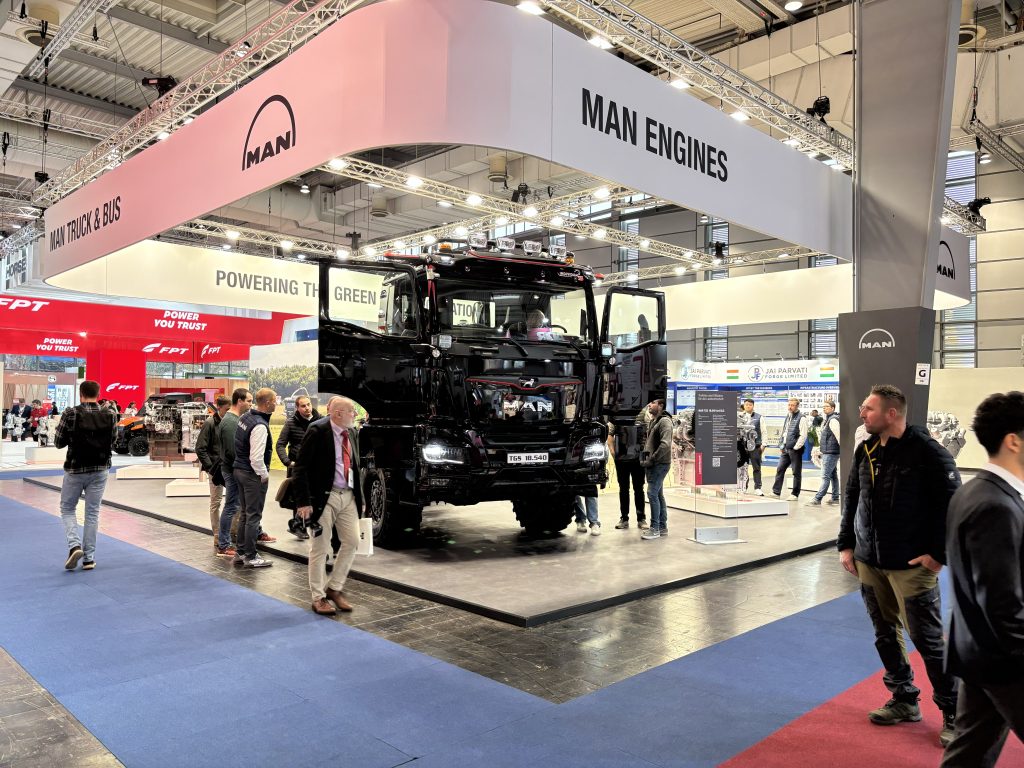 黑武士爆改！曼恩推出TGS 18.540 4x4农业卡车