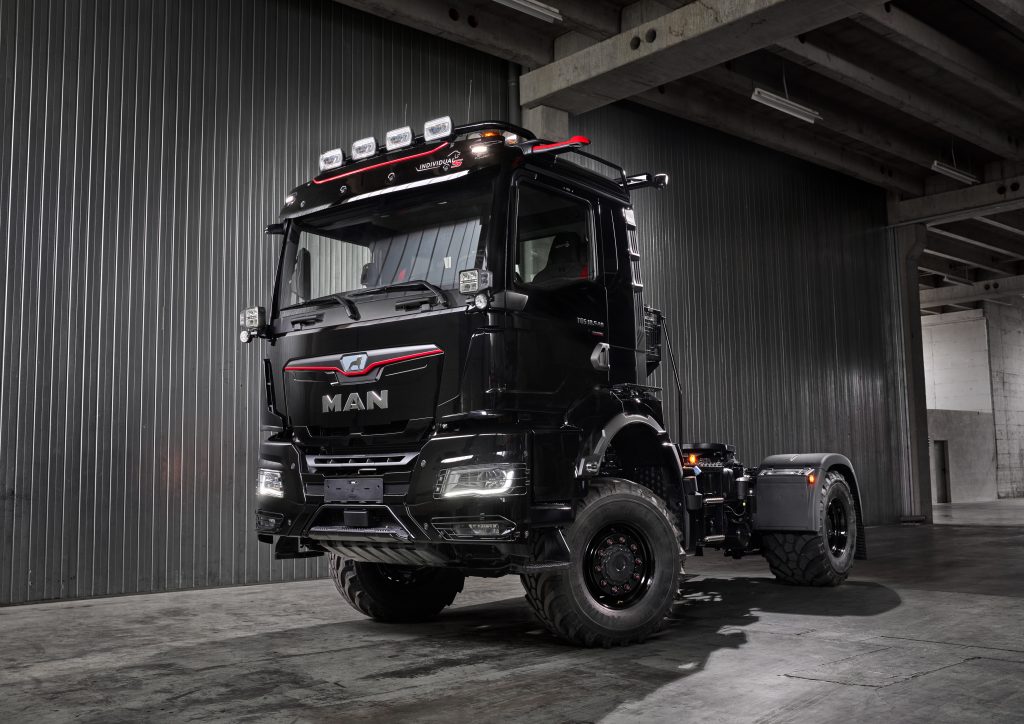 黑武士爆改！曼恩推出TGS 18.540 4x4农业卡车