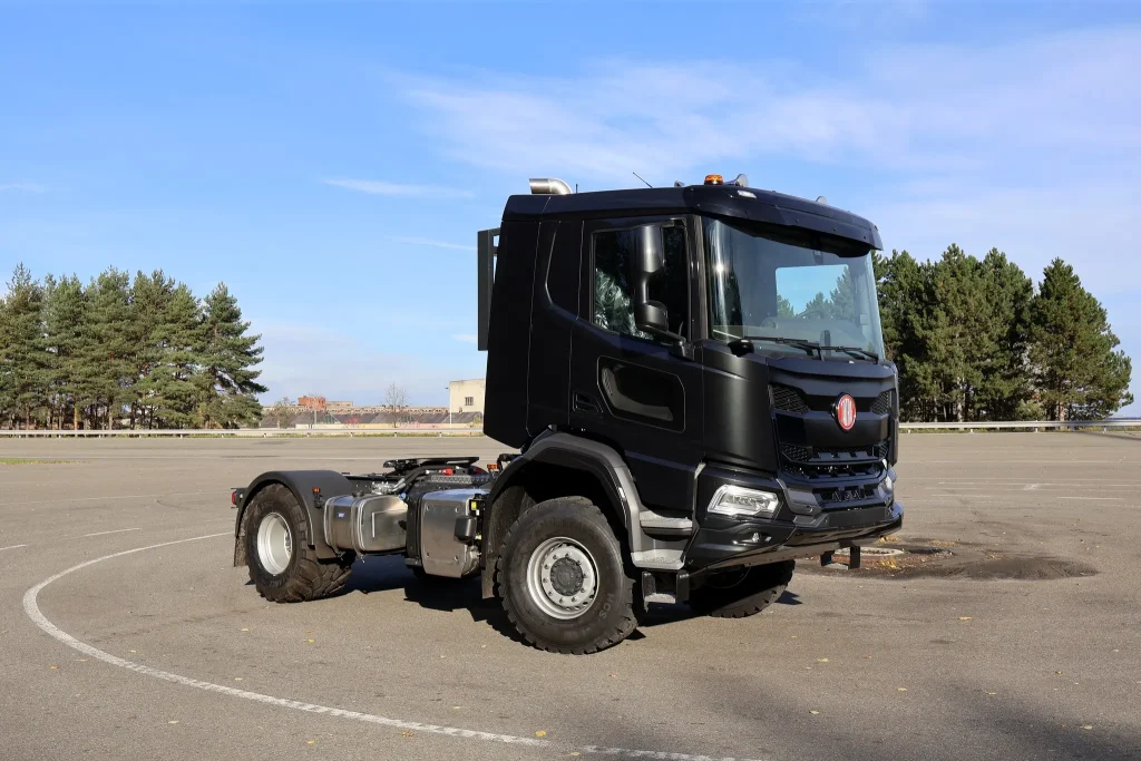 太脱拉Phoenix变身农用拖拉机