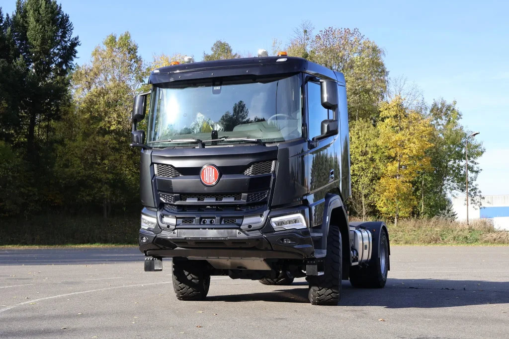 太脱拉Phoenix变身农用拖拉机