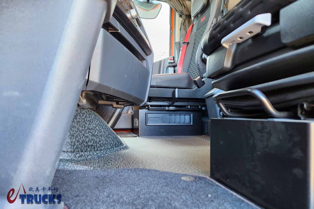 孤傲的二线欧卡？法国设计真有特色！实拍雷诺T-High Smart Racer旗舰牵引车