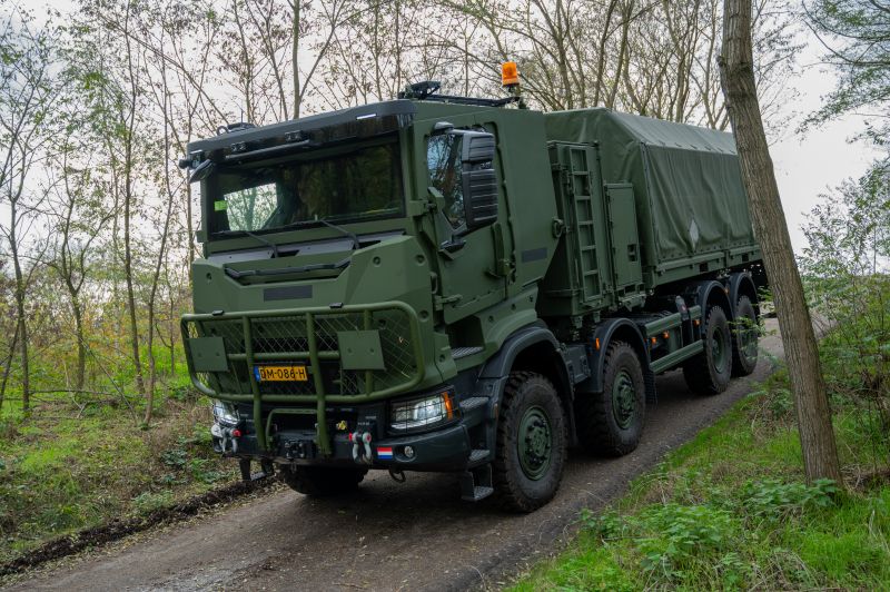 荷兰国防部大订单！293台斯堪尼亚Gryphus军卡改装防弹驾驶室