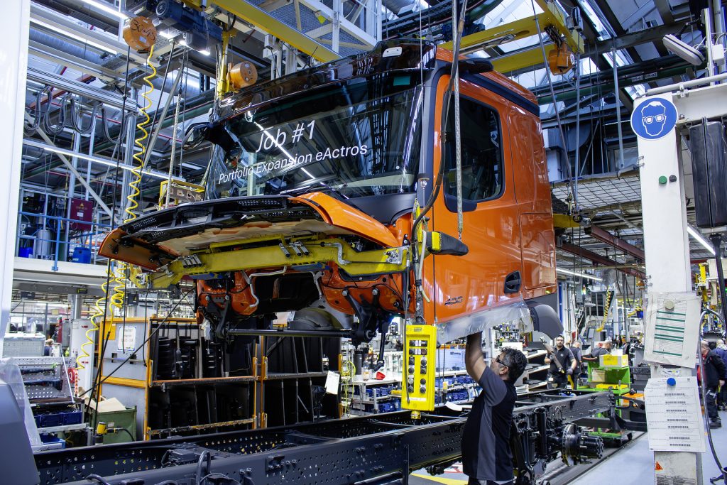 奔驰eActros 400、沃尔沃FH自动驾驶卡车纷纷量产！本周全球商用车行业都有哪些新鲜事？（12.15-12.21）