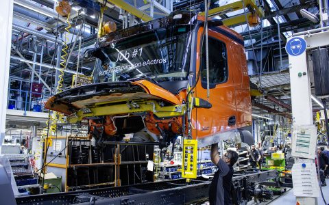 奔驰新一代eActros 400电动卡车在沃尔特工厂正式投产