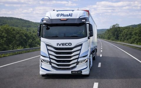 Iveco携手PlusAI在西班牙测试自动驾驶卡车