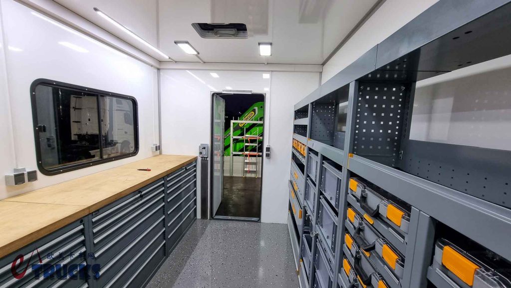 工具佬的梦中情车！德国曼底盘配随车吊+车载工具间？曼恩TGX移动工坊实拍！