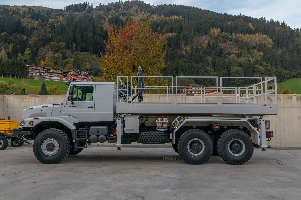 奥地利安普EMPL交付奔驰Zetros 6x6升降平台作业车