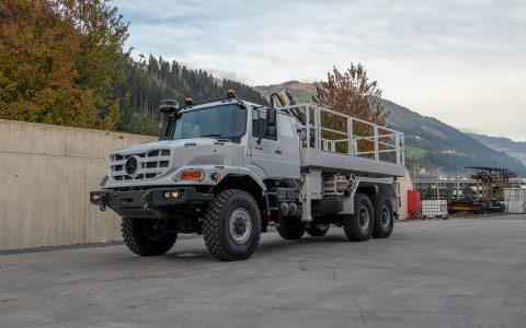 奥地利安普EMPL交付奔驰Zetros 6x6升降平台作业车