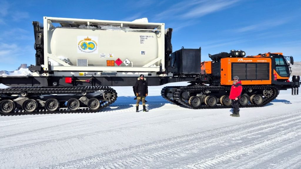 挪威极地研究所订购十台 Prinoth Panther XL 特种履带运输车