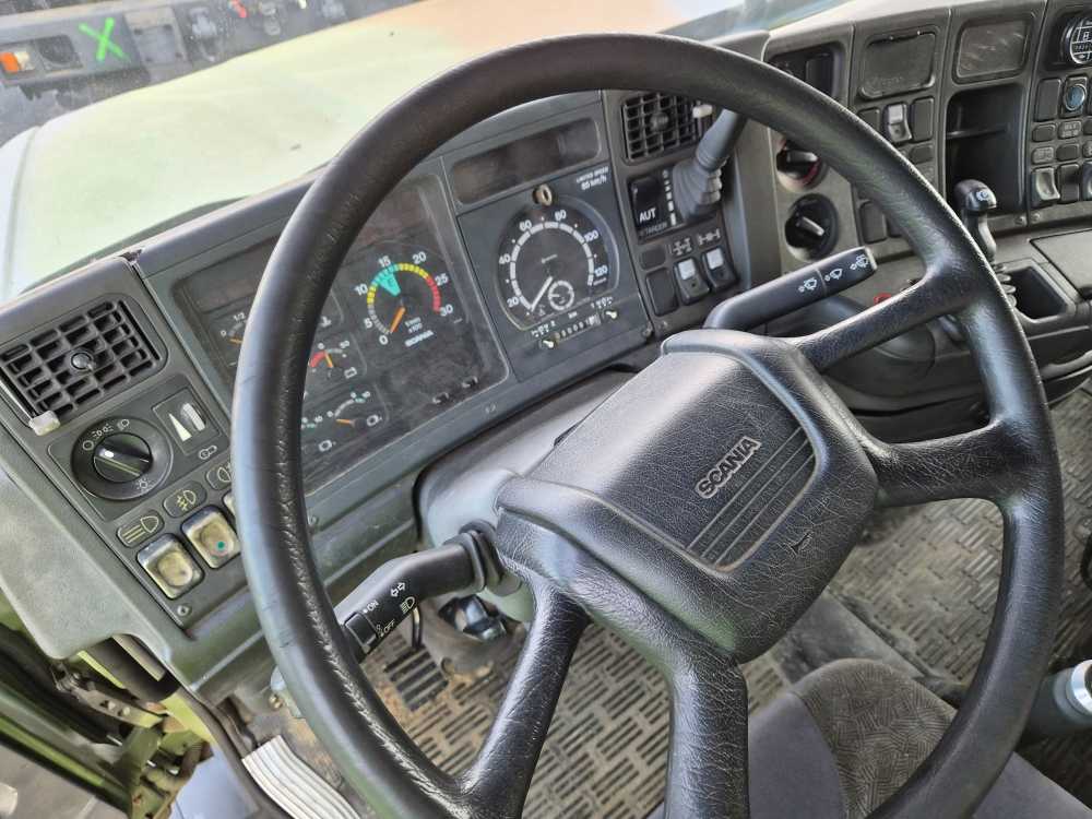 起拍价1500欧元：配备V8发动机的斯堪尼亚军用长头卡车