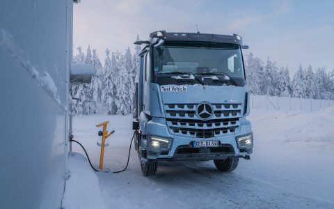 新一代梅赛德斯-奔驰 eArocs 400 在零下20度冬季测试中表现令人信服