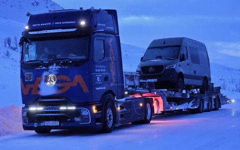 奔驰eActros 600长途电动重卡抵达挪威北角，完成挑战赛！