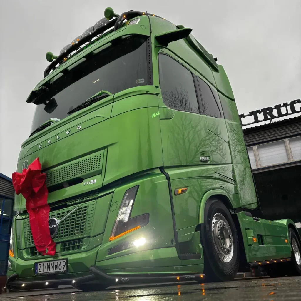 波兰迎来欧陆最强卡车新成员:沃尔沃 FH16 Aero 780 配自卸挂车