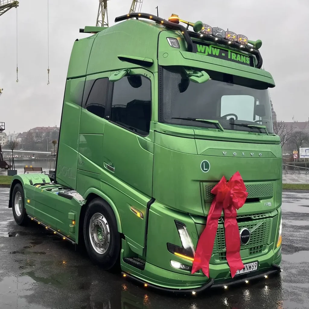 波兰迎来欧陆最强卡车新成员:沃尔沃 FH16 Aero 780 配自卸挂车
