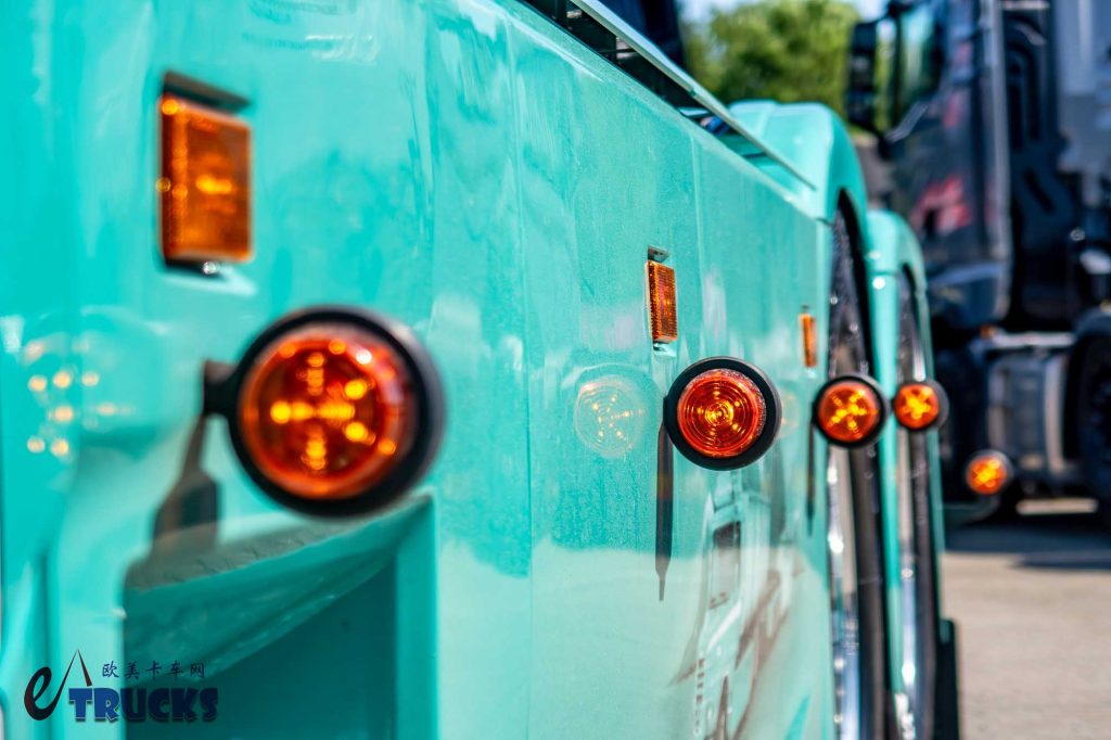 660匹V8的爆改长头卡车？基于斯堪尼亚S系打造，挪威TUFT改装的T660牵引车实拍