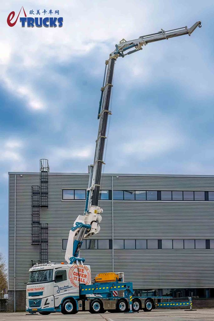 低风阻车身+五轴底盘,能吊能拉一车顶两车?沃尔沃FH Aero重型随车吊实拍