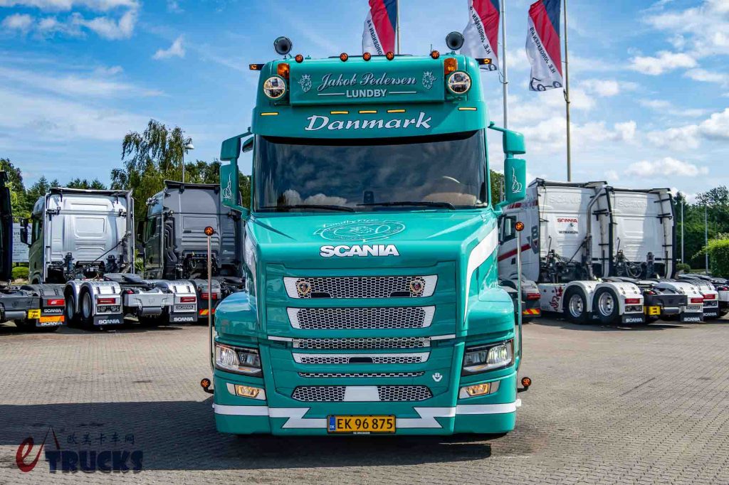 660匹V8的爆改长头卡车？基于斯堪尼亚S系打造，挪威TUFT改装的T660牵引车实拍