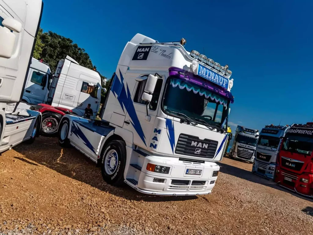三代人，一辆MAN F2000：克罗地亚卡车世家传承的闪电图腾