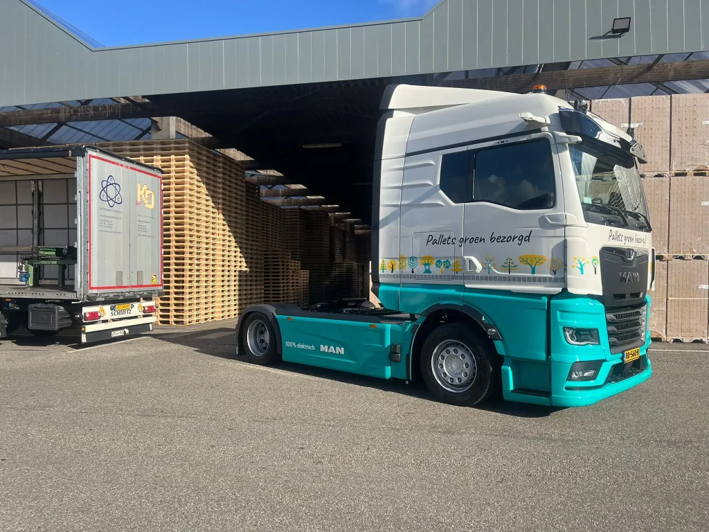 Koning & Drenth启用电动MAN低入口卡车,为PKF Post提供绿色托盘运输